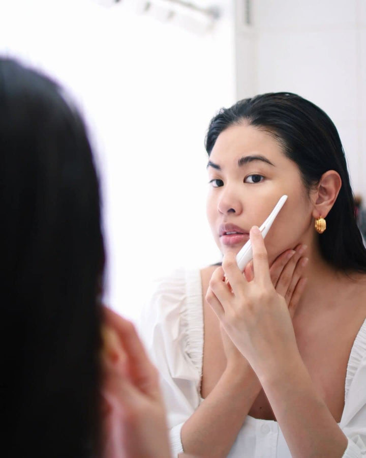 Dermaplane Glo Light Facial Exfoliator